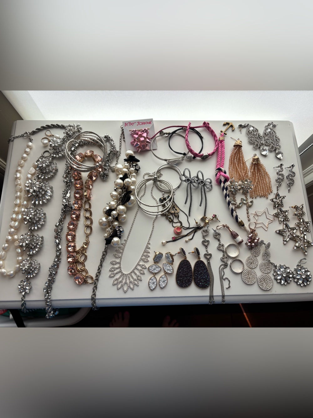 Large set of women’s fashion jewelry perfect condition